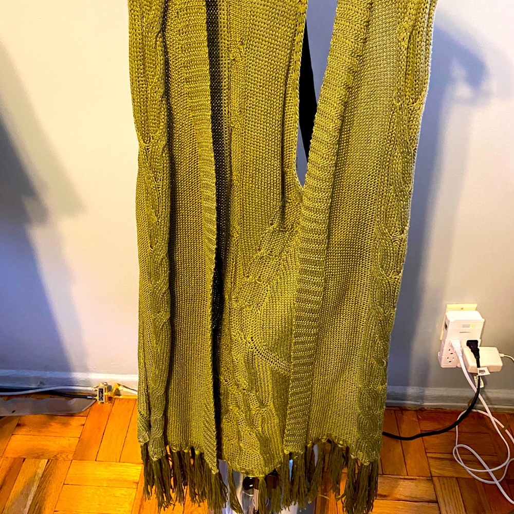 Fringed sweater vest
